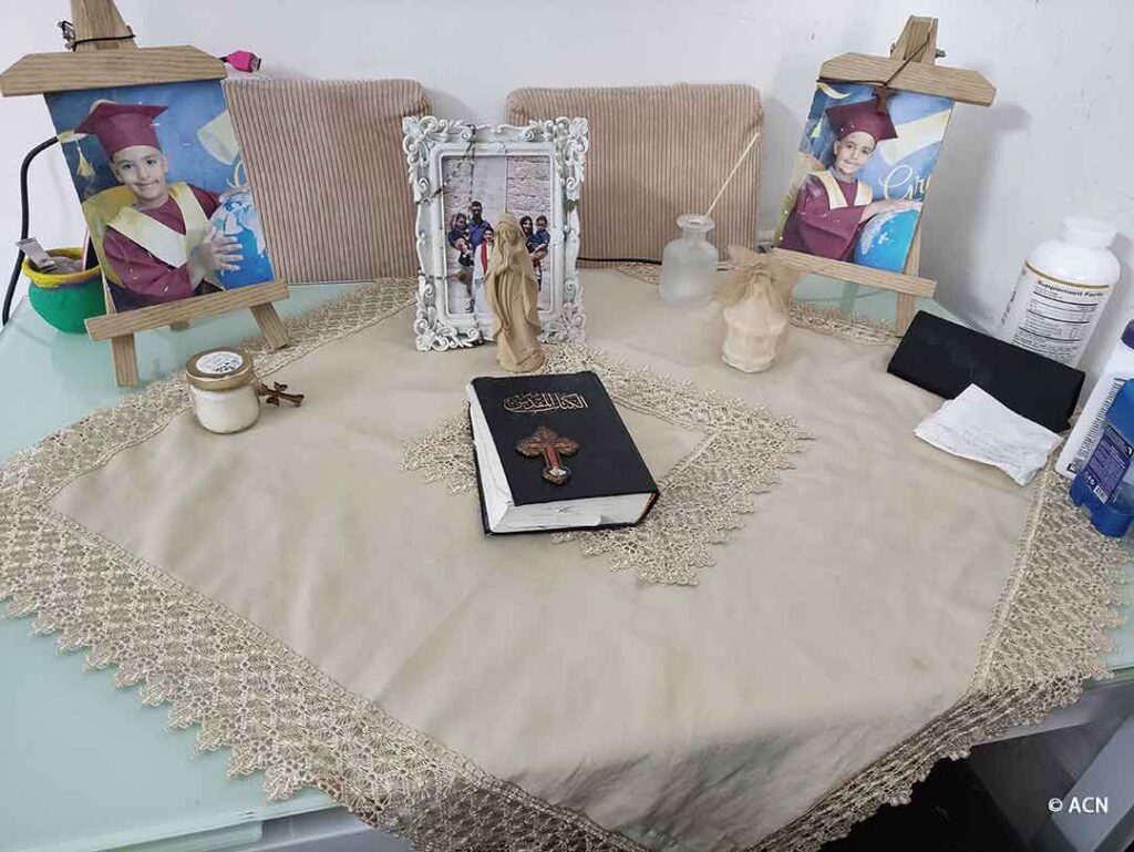 Presque toutes les familles ont une Bible et des images chrétiennes dans un endroit bien visible.